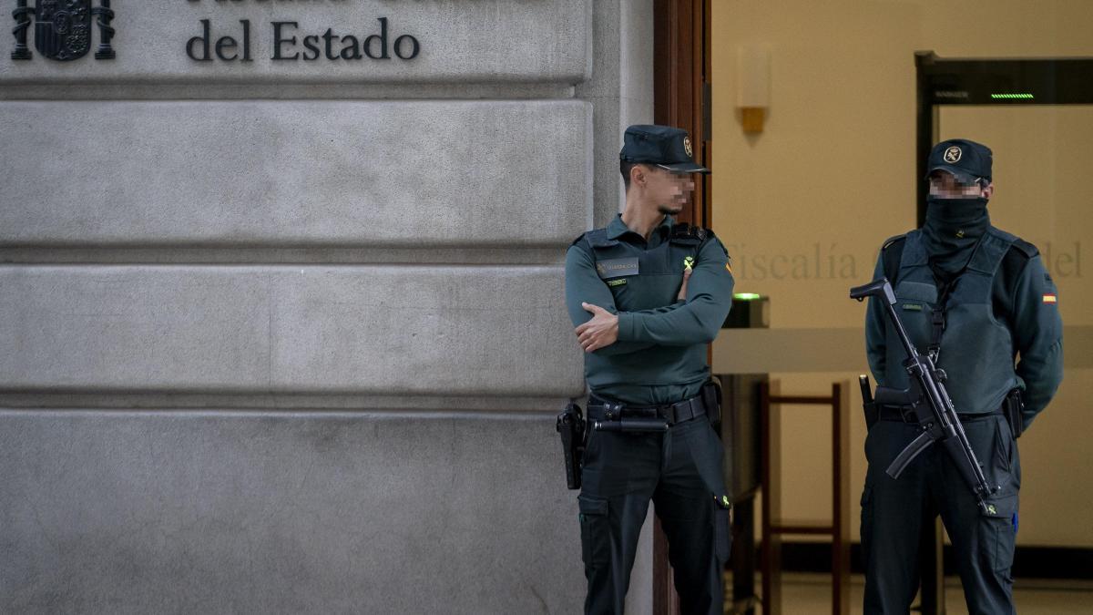 johnsixx256's tweet card. Anticorrupción advierte que los agentes solo han analizado diez cuentas de las 200 localizadas en la causa