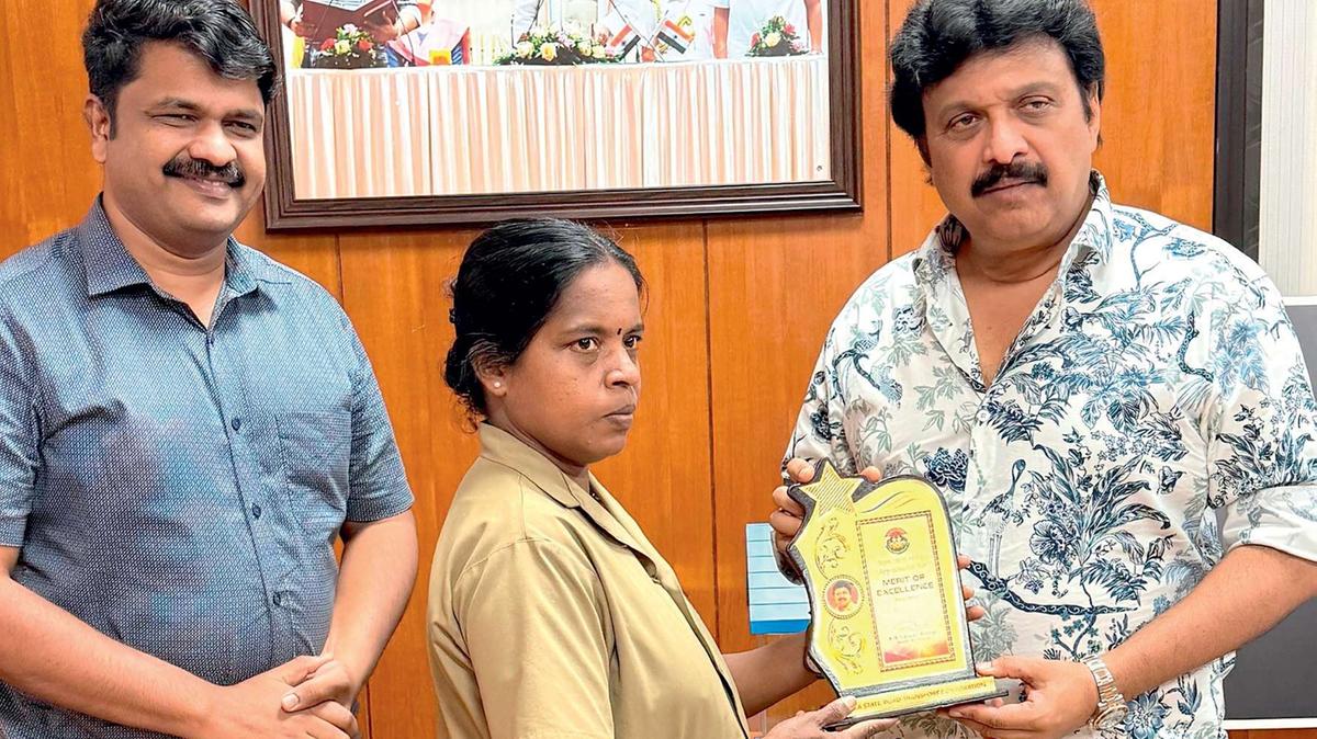 mathrubhumieng's tweet card. KSRTC conductor Rekha has received government recognition after a passenger’s Facebook note praising her warmth and professionalism went viral.