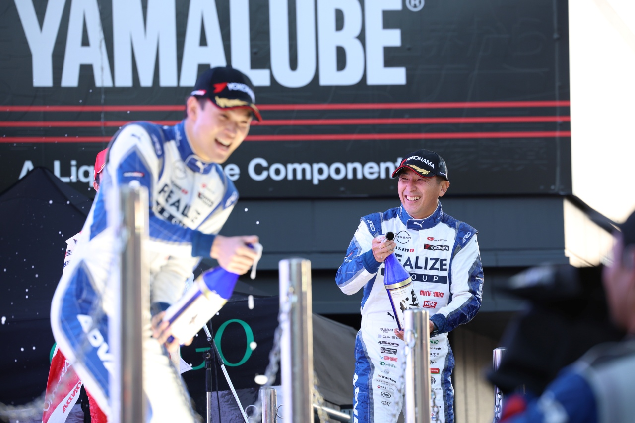 AUTOSPORT_web's tweet card. 　第6戦SUGO、ファイナルラップの大逆転劇で優勝。目標としていた通算25勝目を挙げた松田次生は、約1カ月後となる10月23日、GT500からの引退を発表した。