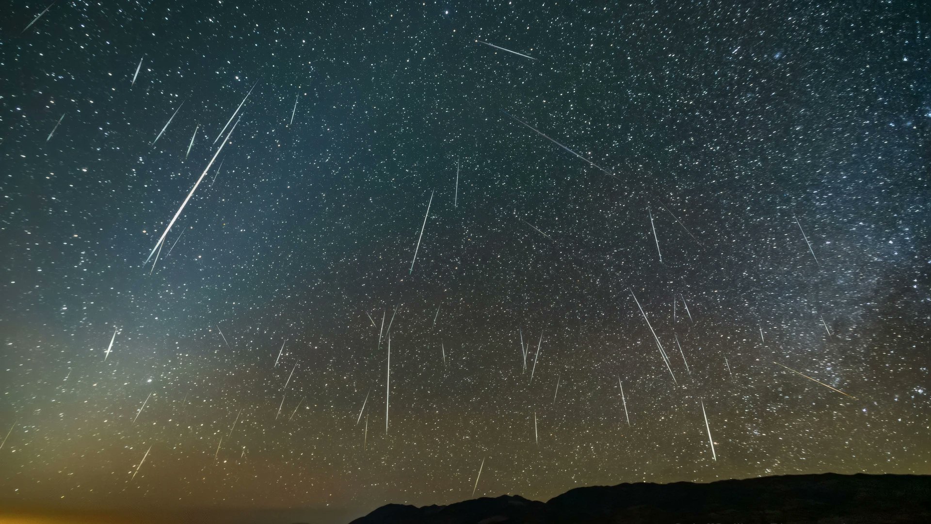 computer_zive's tweet card. Roj netradičně pochází z drolícího se asteroidu Phaethon • Maximum aktivity nastává v noci ze 13. na 14. prosince 2025 • Pozorovatelé mohou za ideálních podmínek spatřit až sto padesát meteorů za...