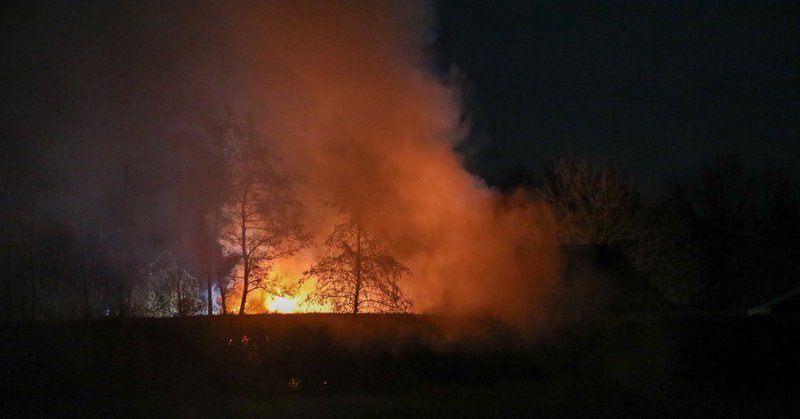 Schuur in Nijkerkerveen deels verwoest door brand