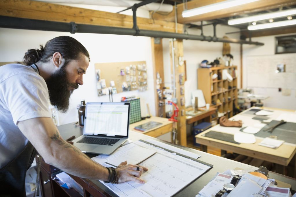 HowFactory's tweet card. The Pareto Principle holds true for managing your time.