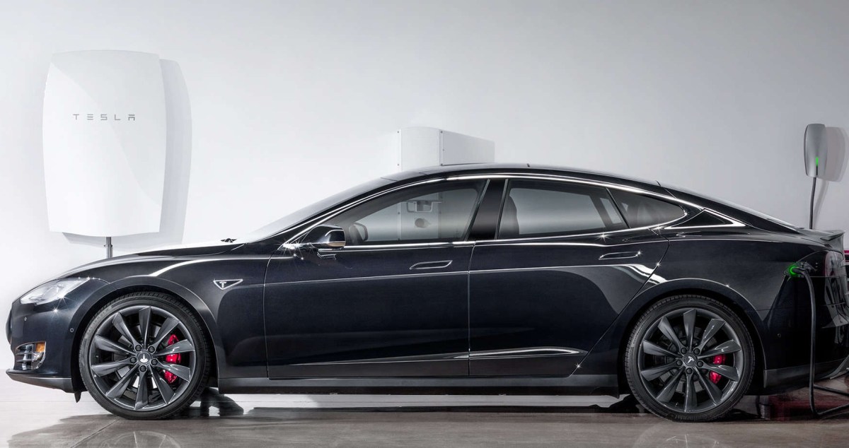 csharek5's tweet card. No one’s really buying electric cars yet — but whose problem is it?