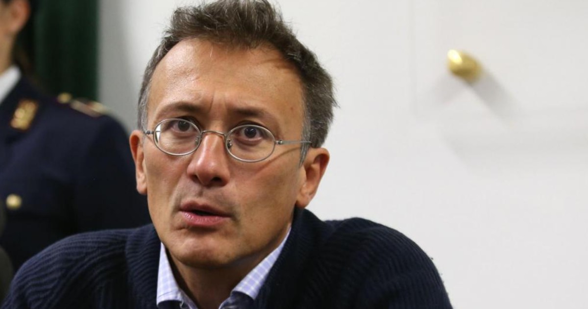 petergomezblog's tweet card. La Procura di Milano chiede documenti a 13 prestigiosi brand per verificare le condizioni dei lavoratori