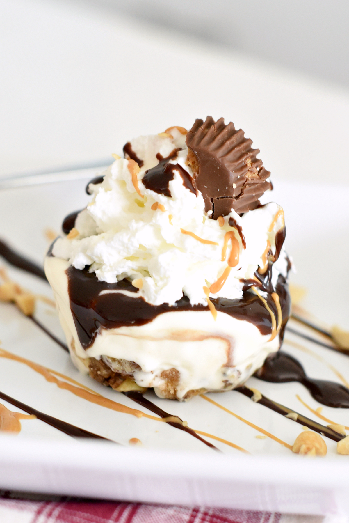 FunSquaredBlog's tweet card. Looking for a fun and simple dessert idea? How about these easy mini ice cream cupcakes? Chocolate and peanut butter cereal in a yummy crust topped with ice cream, hot fudge, whipped cream, peanut...