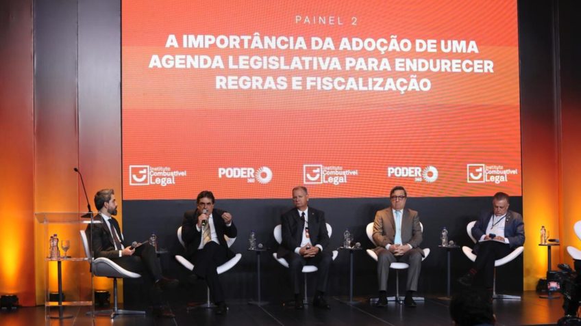 Poder360's tweet card. Alceu Moreira diz que se houver emendas ou jabutis, texto retornará ao Senado, que não terá tempo de votar antes do recesso. Leia no Poder360.