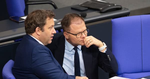 dpa_intl's tweet card. German Environment Minister Carsten Schneider plans to postpone the government's climate action programme until 2026, his ministry has told dpa, justifying the delay with developments in Brussels....