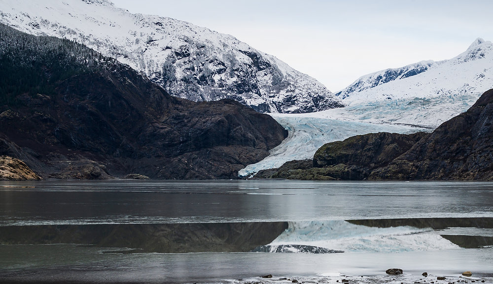 PIK_Klima's tweet card. What does it mean for Juneau now that Áakʼw Tʼáak Sítʼ, the glacier behind the little lake, has receded from the icy water?