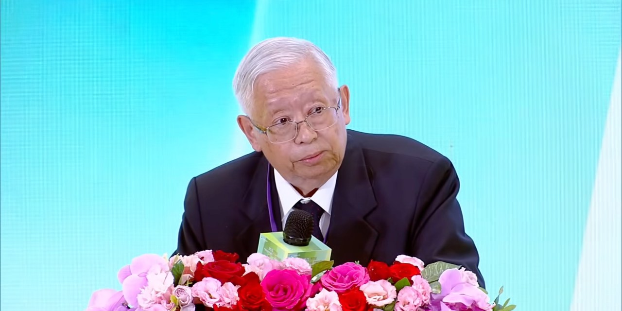 WSJTech's tweet card. Wei-Jen Lo’s previous employer, TSMC, says he violated noncompete and confidentiality agreements when he joined rival Intel.