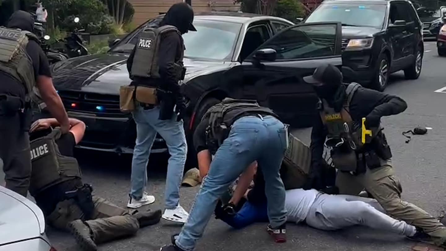 washingtonpost's tweet card. A Post analysis of federal data shows that the arrests of immigrants with no prior criminal record shot up sixfold during the Trump administration’s crackdown.