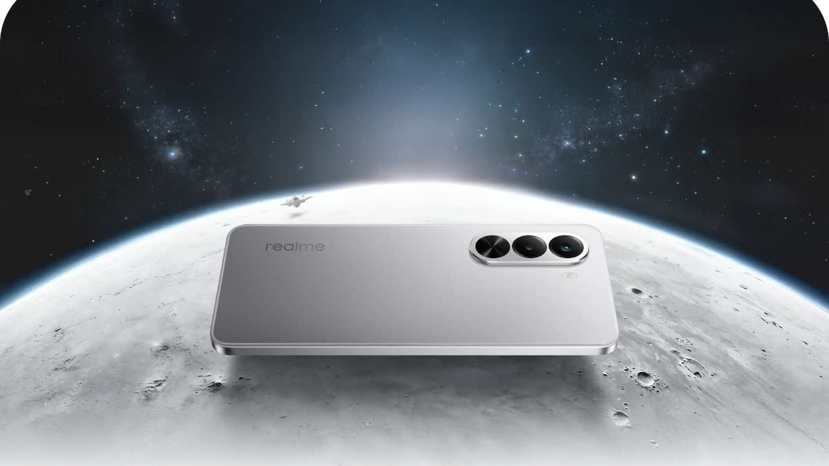 ETVBharatKL's tweet card. ബാറ്ററി ബൈപാസ് ചാർജിങും റിവേഴ്‌സ് വയർഡ് ചാർജിങും പിന്തുണയ്‌ക്കുന്നതാണ് റിയൽമി പി4എക്‌സ് 5ജി. 45W വയർഡ് ഫാസ്റ്റ് ചാർജിങ് പിന്തുണയുള്ള 7,000 എംഎഎച്ച് ബാറ്ററിയാണ് ഇതിലുള്ളത്.