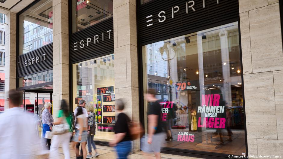 dwnews's tweet card. Germany's smaller retailers are struggling in a "David versus Goliath" battle against big online and physical stores, a study says. Meanwhile, things may be looking up for the country's restaurants....