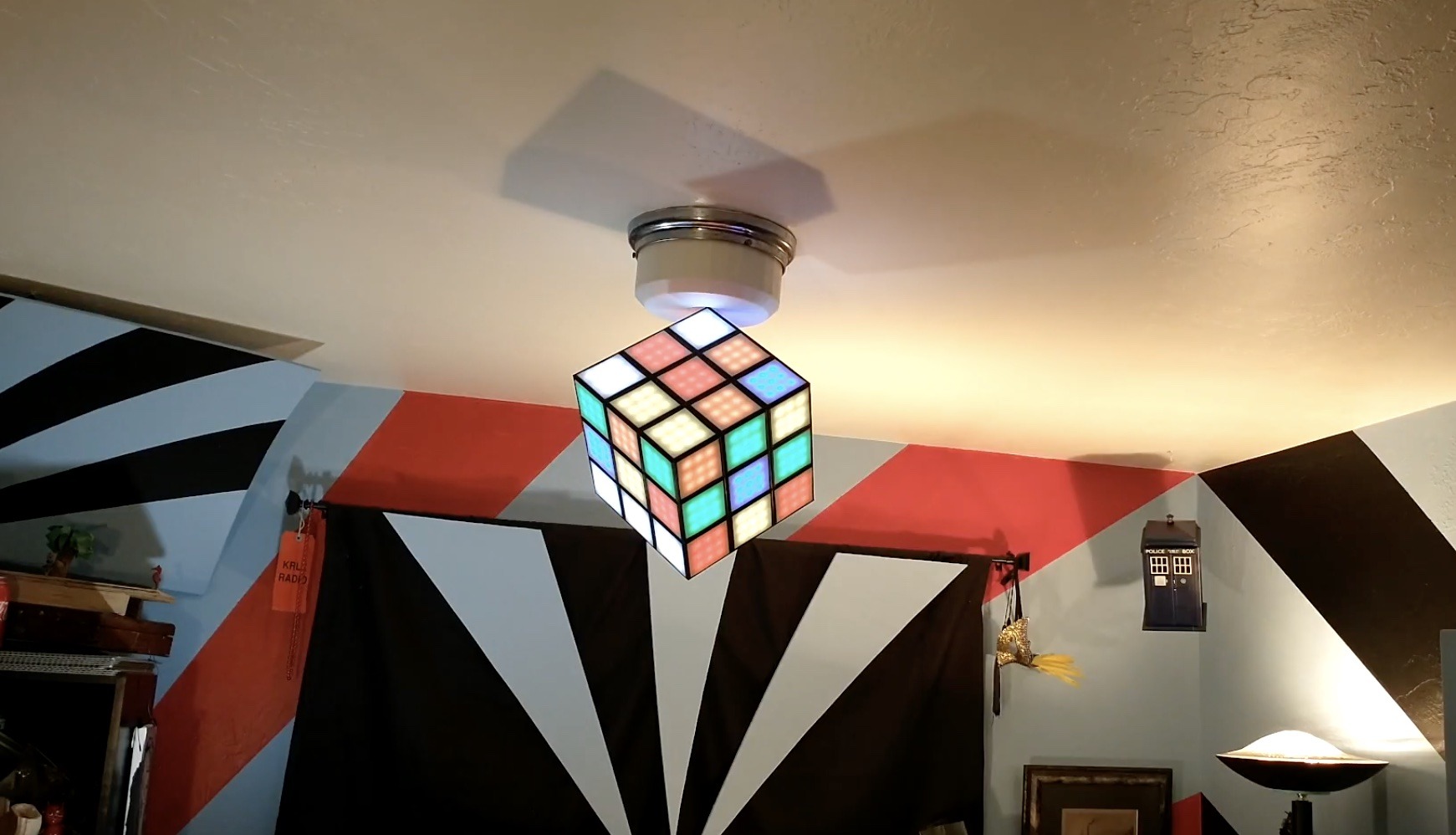 ArduinoHandbook's tweet card. Stuart Gorman gave his Rubik's cube chandelier the ability to unscramble itself.
