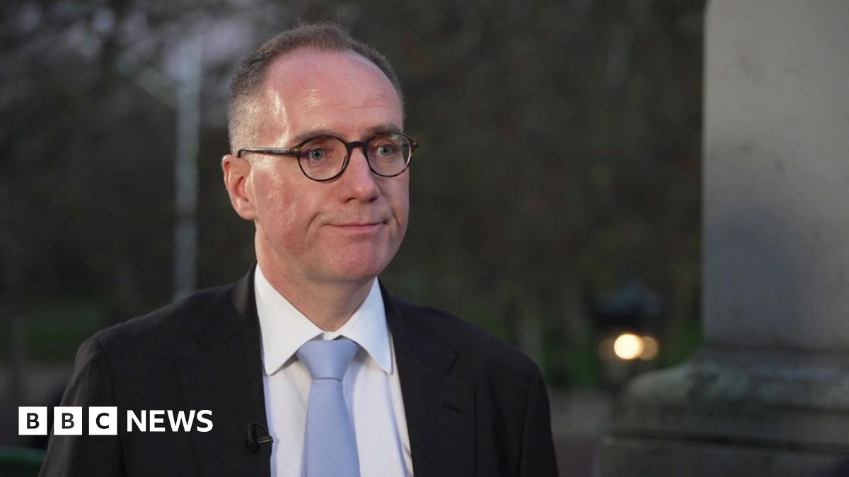 neos_it's tweet card. Rachel Reeves's statement was thrown into chaos after journalists were able to access the document early.