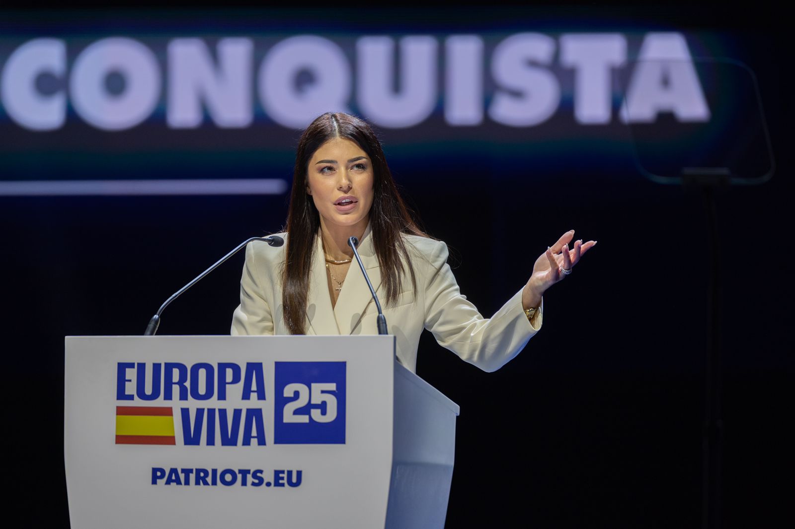 FoniLogikis_A_L's tweet card. Έλαμψε η Πρόεδρος ΦΩΝΗΣ ΛΟΓΙΚΗΣ και Ευρωβουλευτής, Α.Λατινοπούλου, στο συνέδριο EUROPAVIVA2025 του Ευρωκόμματος των Πατριωτών