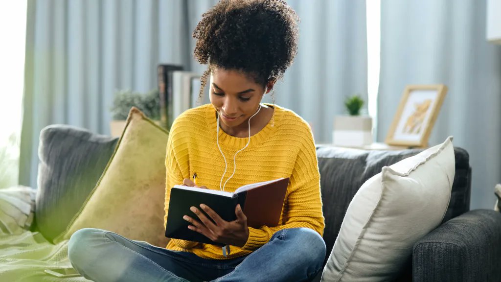 EntryLevelRebel's tweet card. You don't have to rely on the media's 'best of' lists. Writing your own is the perfect way to wrap up a chaotic year.