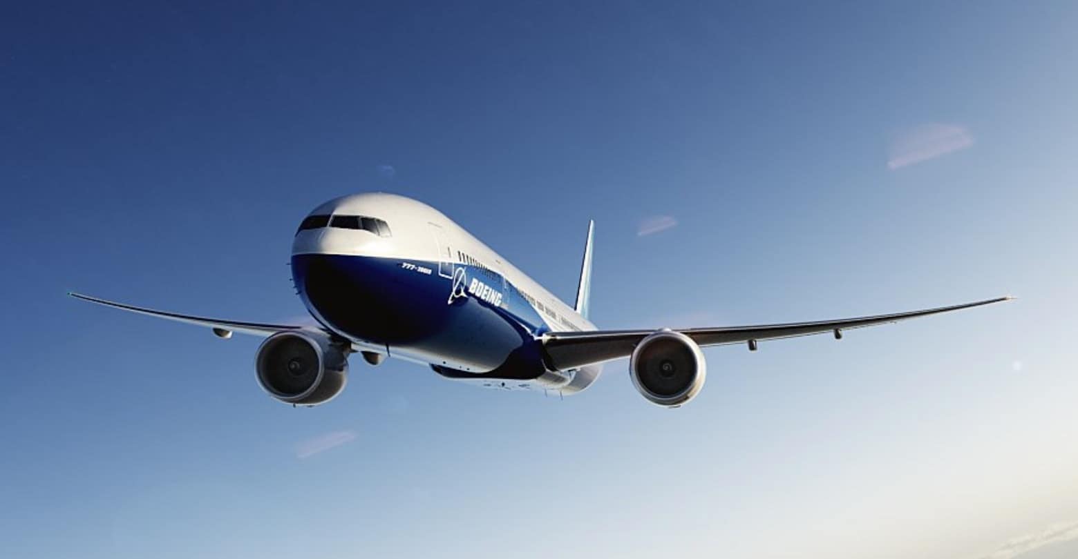 CultofAndroid's tweet card. Planes still in use have cockpit systems subject to cellular radio interference. But this has to be fixed before the end of this year.