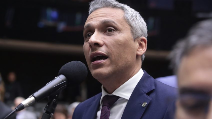 Poder360's tweet card. Deputado protocolou pedido no STF; argumenta que o ex-presidente tem “enfermidades simultâneas”. Leia no Poder360.