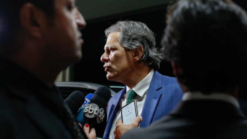 Poder360's tweet card. “Um país não pode viver de calote para maquiar conta pública”, declarou o ministro da Fazenda no Conselhão. Leia no Poder360.