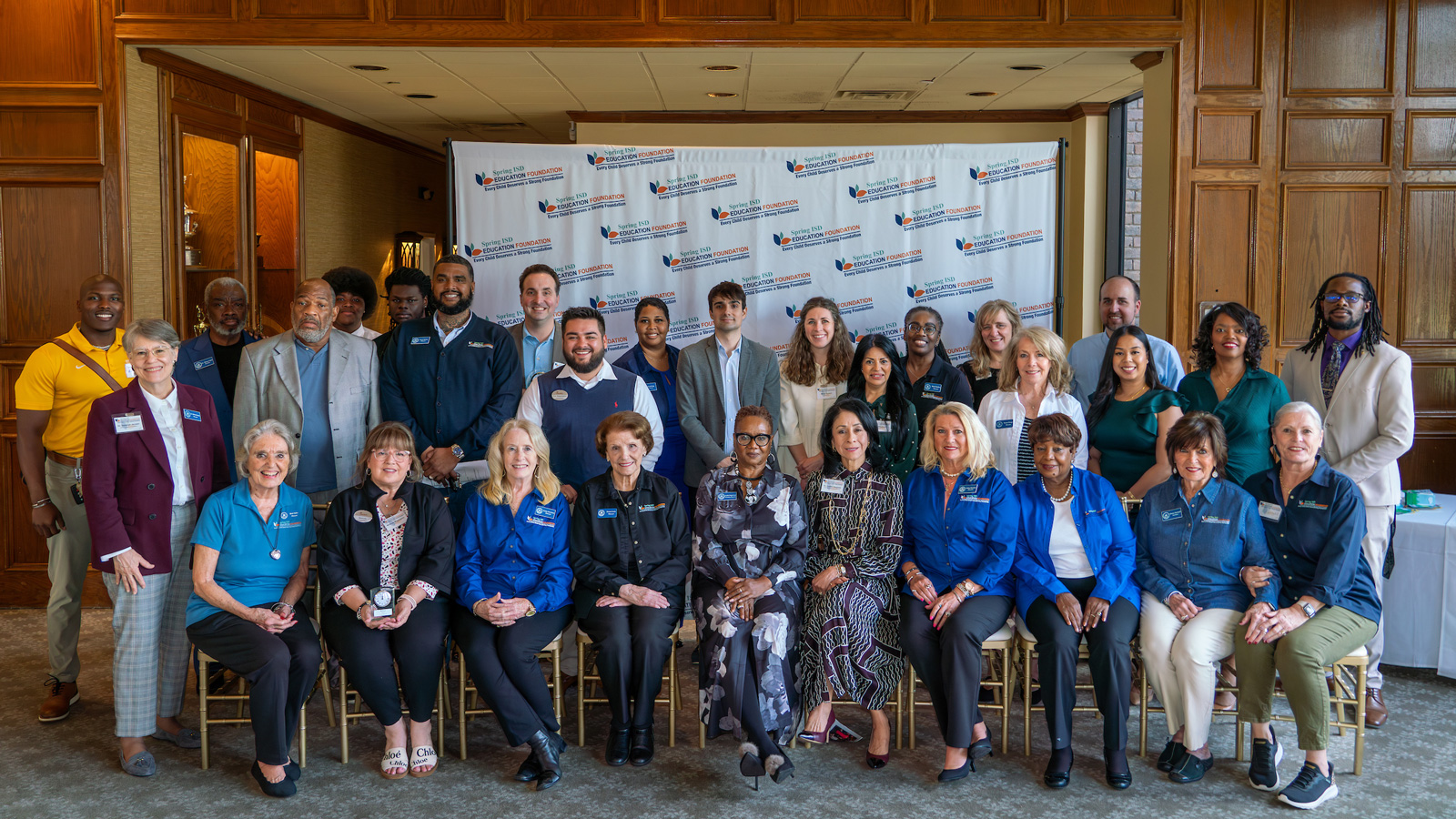 SpringEspanol's tweet card. Solamente durante el año pasado, la Fundación de Educación de Spring ISD ha contribuido más de $110,000 para apoyar varias iniciativas, incluyendo becas, subvenciones, la Cumbre de Niñas y Niños, y...