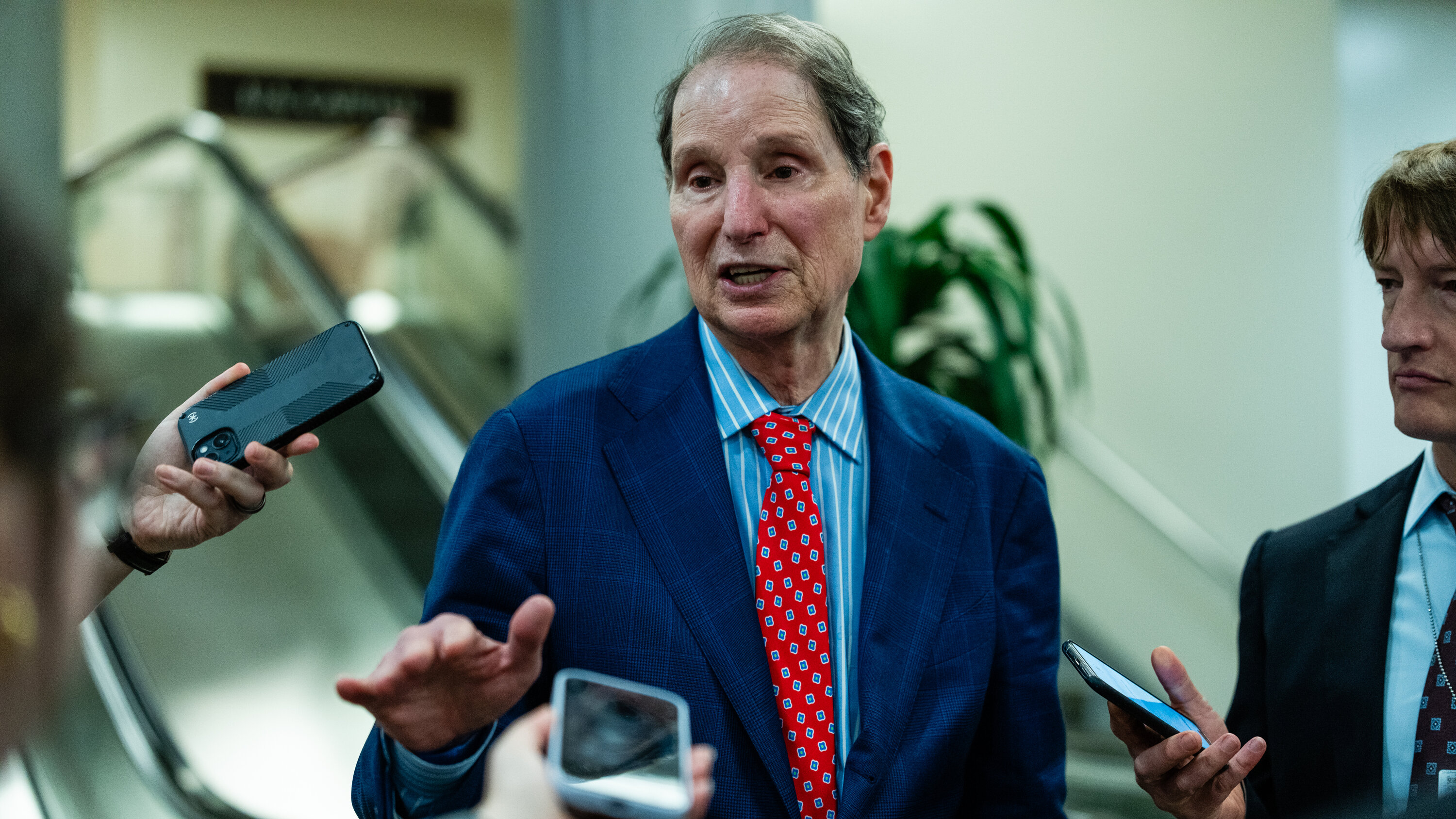 RonWyden's tweet card. Senator Ron Wyden, an Oregon Democrat, wants to examine how the nation’s largest bank handled the reporting of more than $1 billion in suspicious transactions.