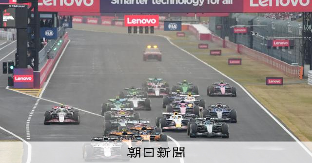 asahi's tweet card. 　自動車レースの最高峰F1の2026年以降の国内での放送・配信権を、フジテレビが独占で獲得したことが4日、関係者への取材で分かった。11年ぶりに地上波でのダイジェスト放送が復活する。　関係者によると、…