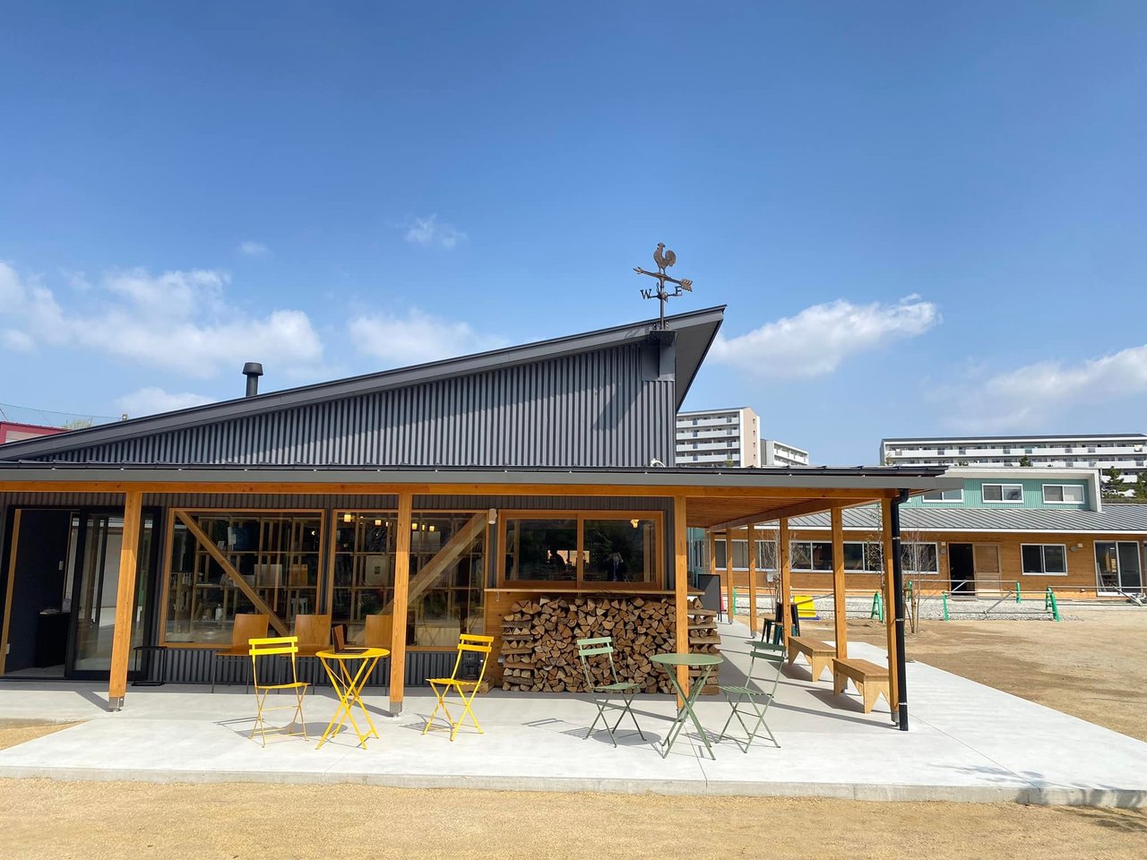 CoderDojo_Sakai's tweet card. # 【注意】！！いつもと会場が異なります！！ 今月は泉北高速鉄道 泉ヶ丘駅からすぐ近くにある、泉北ラボで開催します。 泉北ラボについてはこちらをご覧ください。 https://senbokulab.business.site/ https://www.facebook.com/love.senboku/ なお、泉北ラボは普段カフェですが、日曜日はカフェはおやすみのため、当日は飲み物の注文等は...