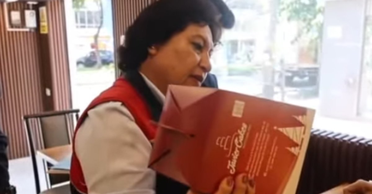 exitosape's tweet card. La Fiscalía inició los operativos de decomiso de productos durante la campaña navideña. En uno de los operativos se encontraron panetones sin registro sanitario ni fecha de vencimiento.