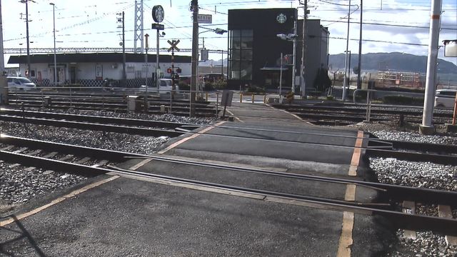 pirooooon3's tweet card. 　今年1月、神戸市垂水区の山陽電鉄の踏切で中国人観光客2人が電車にはねられ死亡した事故をめぐり、死亡した2人の両親が山陽電鉄と運転士に対し、約1億4000万円の損害賠償を求める裁判を神戸地裁に起こし