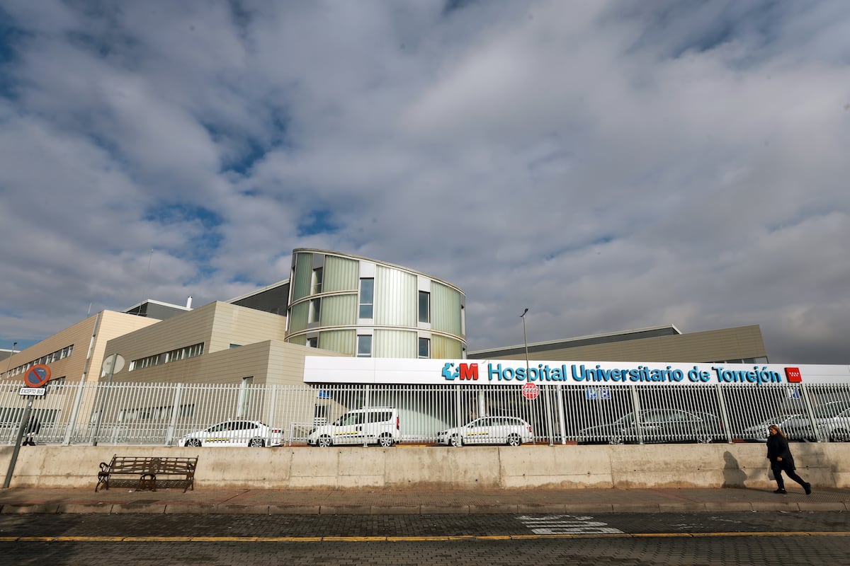 AntonioMaestre's tweet card. Las directrices consistían en esterilizar catéteres que solo pueden ser reacondicionados por empresas ajenas especializadas. Los denunciantes alertaron: “Esta acción no es legal”