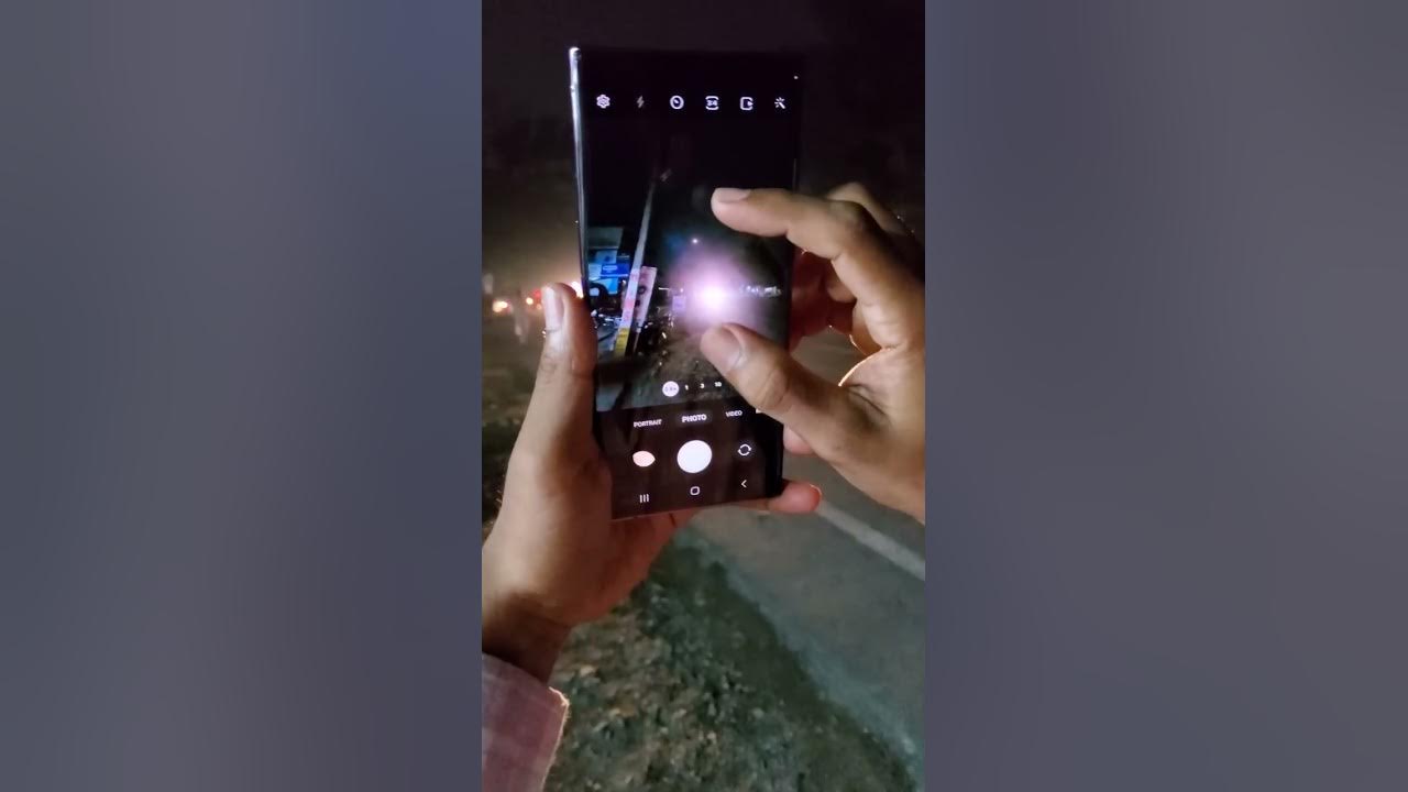 Androidtips9's tweet card. Samsung s22ultra 100X zoom maja hi gya Aaj to 😱🤯#shorts #unboxing...