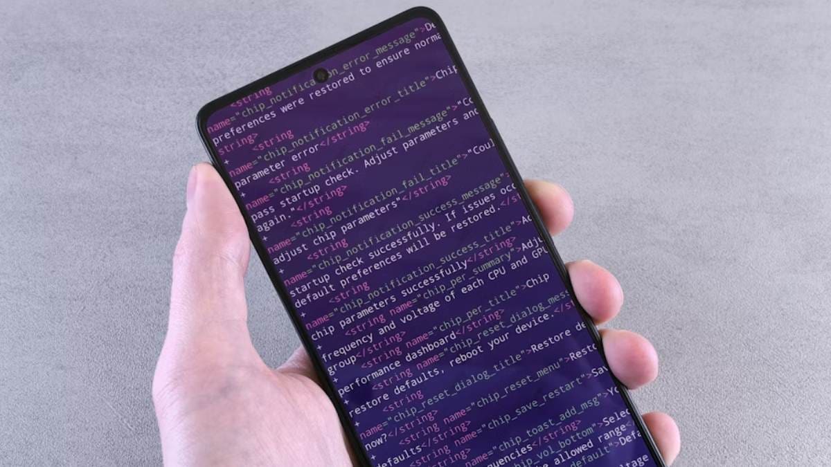 gadgetshindi's tweet card. CERT-In ने Android 13 से 16 तक सभी वर्जन्स में गंभीर कमजोरियों की चेतावनी दी। Qualcomm, MediaTek सहित कई चिपसेट प्रभावित। Google ने पैच जारी किए।