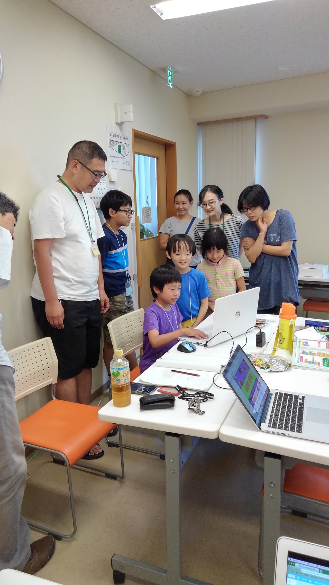 CoderDojo_Nippa's tweet card. グループの説明もお読み下さい。 * * * ## CoderDojo新羽でできること 1. 主にScratchを使って、ゲームやプログラミングを行い、作った作品(途中まででもＯＫ）を自慢できます。 2. Scratch自体がはじめての場合は、インターネット接続が必須となりますがCode.orgのHour of Codeがお勧めです。 3. プログラミングに興味があったり、好きな子ども達（ニン...