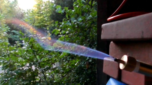 hackaday's tweet card. Probably most people know that when organic matter such as kitchen waste rots, it can produce flammable methane. As a source of free energy it’s attractive, but making a biogas plant sounds d…