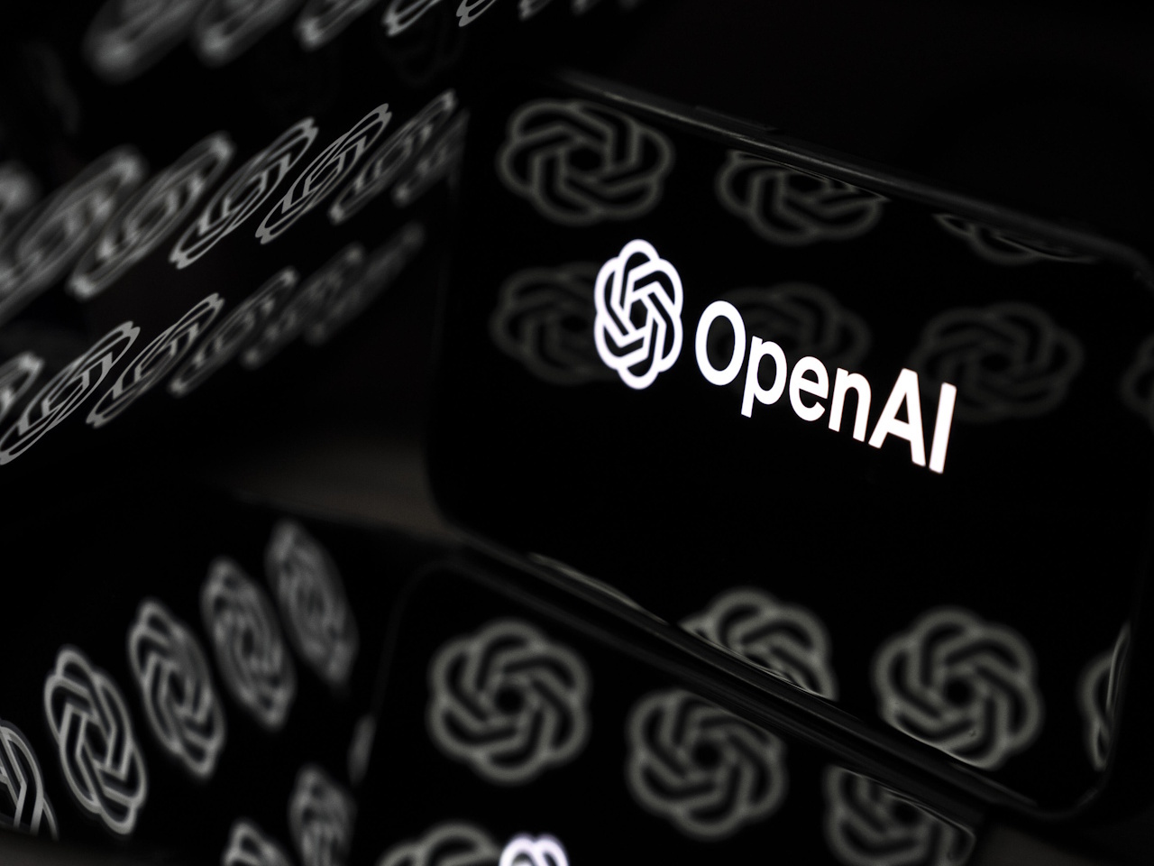 takuya_ono's tweet card. 「ChatGPT」を一般的な情報収集の手段として使う人が増える中、OpenAIが「Google Search（Google検索）」のインデックスを活用してユーザーに回答を提供しているという報道が出ている。