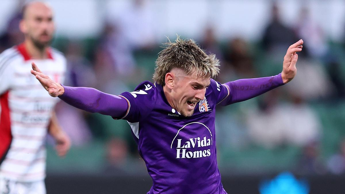 BenSmith94's tweet card. A valiant, ten-man Perth Glory have produced a stirring 1-0 win over Western Sydney Wanderers to record three successive wins for the first time since 2021.