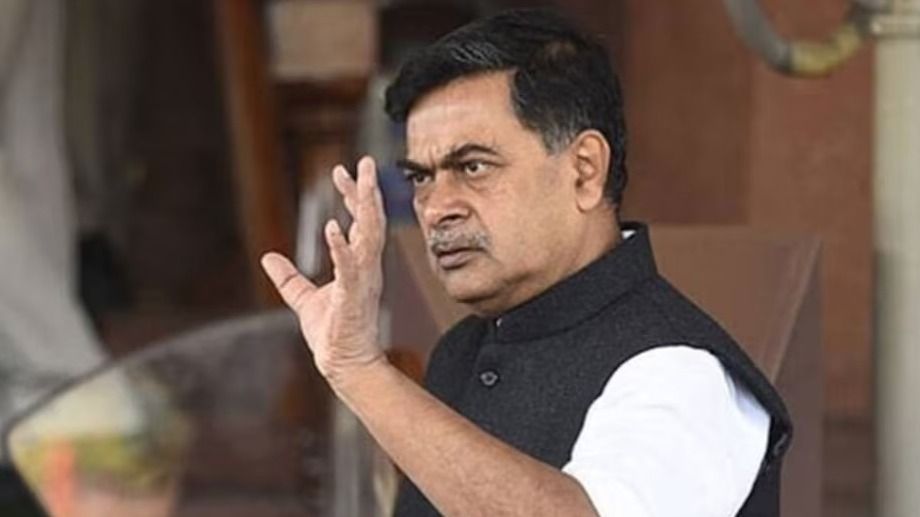 BiharTakChannel's tweet card. RK Singh Statement: भाजपा के वरिष्ठ नेता और पूर्व केंद्रीय ऊर्जा मंत्री आर.के. सिंह ने बिहार सरकार और अदानी ग्रुप के बीच हुए पावर प्लांट डील को लेकर ₹50,000 करोड़ के घोटाले का आरोप लगाया है. उन्होंने...