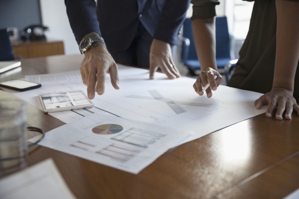 HowFactory's tweet card. Descriptive? Diagnostic? Predictive? Prescriptive? Here's how to design your own analytics agenda