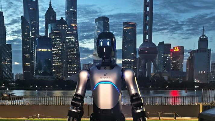 bamitav's tweet card. Developed by Shanghai-based Agibot, the android A2 set off from Suzhou on the night of Nov 10 and reached the Bund of Shanghai in the early hours of Nov 13.