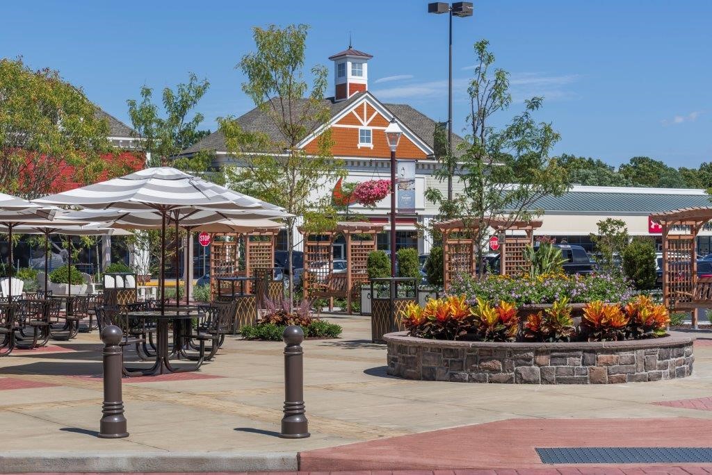 LIBN's tweet card. Tanger Outlets Riverhead welcomes Baseball Lifestyle 101, Loide & Co., and Krafty Hands, expanding its mix of apparel, décor, and creative local retailers.