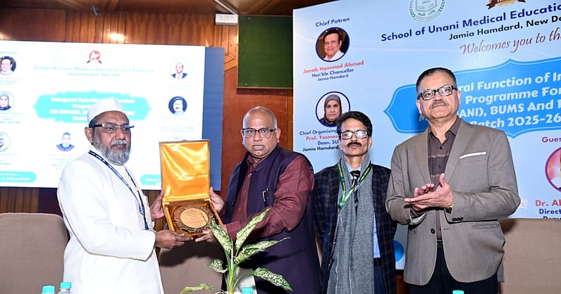 Qaumi_Awaz's tweet card. اپنے صدارتی خطاب میں جامعہ ہمدرد کے وائس چانسلر پروفیسر (ڈاکٹر) ایم افشار عالم نے منتظمین کی کاوشوں کی تعریف کی اور نئے طلباء کو تہہ دل سے خوش آمدید کہا۔