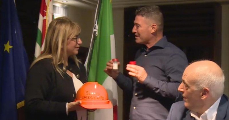 Tweet card summary image