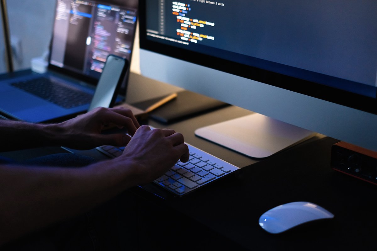 software_hq's tweet card. By taking a data-driven approach to measuring success, you can improve your developer team's productivity and optimize performance.