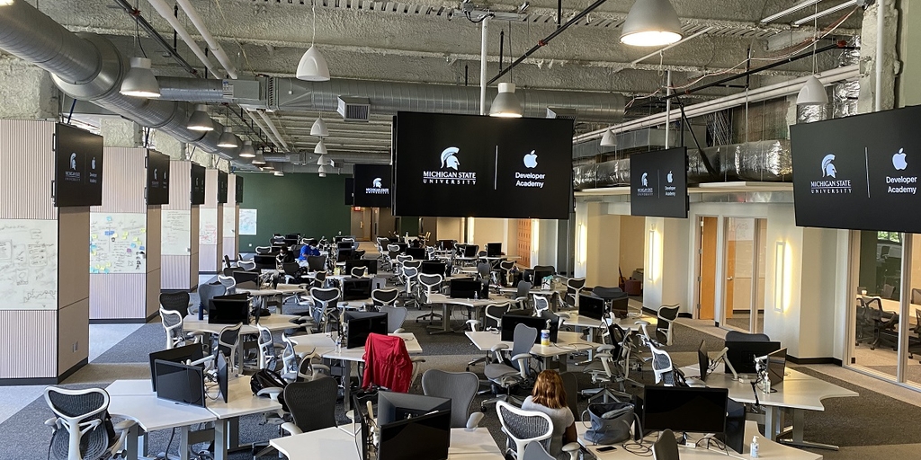 crainsdetroit's tweet card. Apple to open manufacturing academy in Detroit