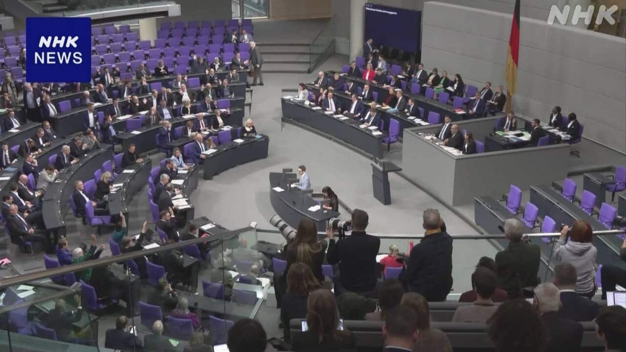 nhk_news's tweet card. 【NHK】ドイツの連邦議会は5日、軍に志願兵が十分に集まらない場合に徴兵を可能にする法案を賛成多数で可決しました。これに対し、ドイツ各地で法律の制定に反対するデモが行われました。 ドイツの下院にあたる連邦議