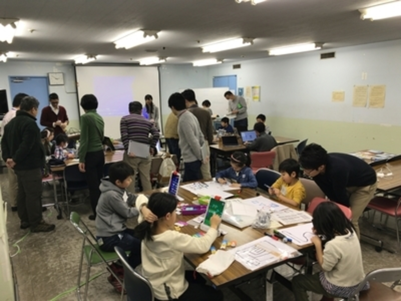 CoderDojoYKHM's tweet card. 2019/03/03(日) 14:00-16:00＠かながわ県民センター 参加者は合計17名でした。（未就学児:4名、小1-3年:10名、小4-6:3名、※男子9名、女子8名） 男女がほぼ半々！！ はじめに CoderDojo横浜では、多くの初心者の子どもに興味を持って取り組んで欲しいという想いから、できる限りプログラ…