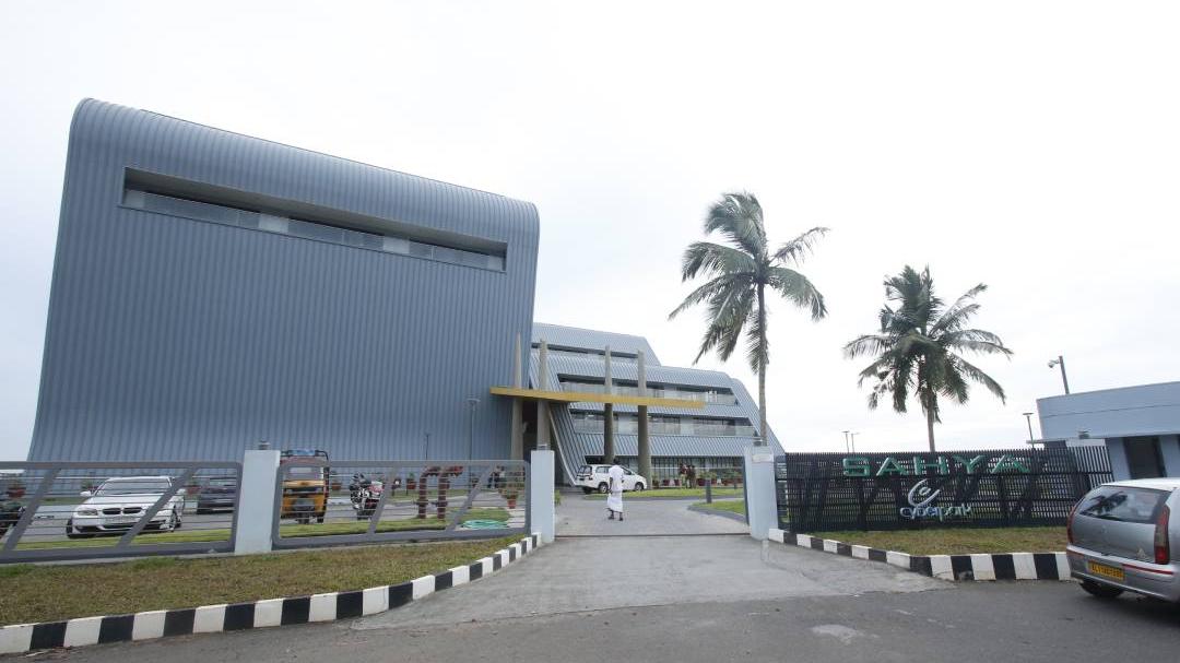 mathrubhumieng's tweet card. Kozhikode is set for a major tech boost as the government approves land for Kerala’s first AI Innovation Hub and a new IT park at Cyberpark.