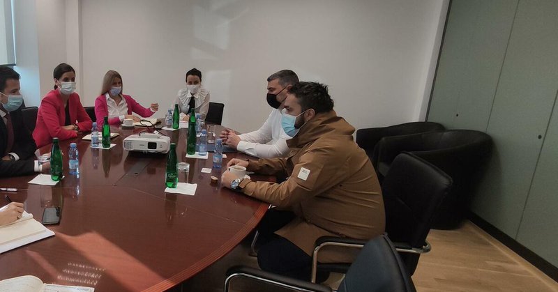 Tweet card summary image