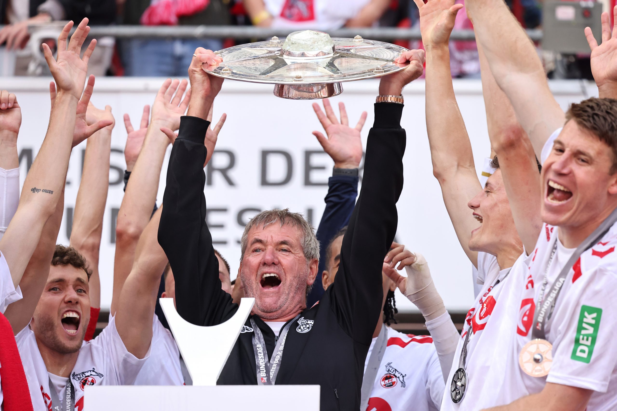 Fussballdaten's tweet card. Der 1. FC Köln ist zurück in der Bundesliga! Dank des Sieges gegen Kaiserslautern haben die Geißböcke den Aufstieg perfekt gemacht.