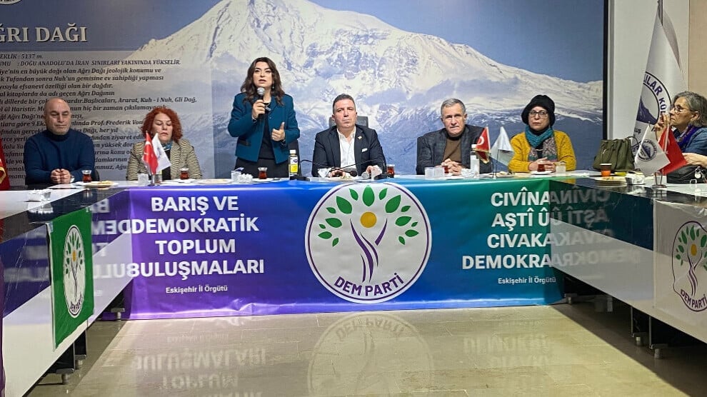 PYD_Rojava's tweet card. Serokwekîla Koma DEM Partiyê Gulîstan Kiliç Koçyîgît got ku Rêber Apo di hevdîtina Îmraliyê de gotiye, “Bi dewletê re mitabeqet